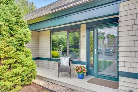 19 Vanderbilt Drive, Narragansett, RI 02882
