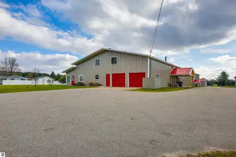 6576 E 34 Road, Cadillac, MI 49601