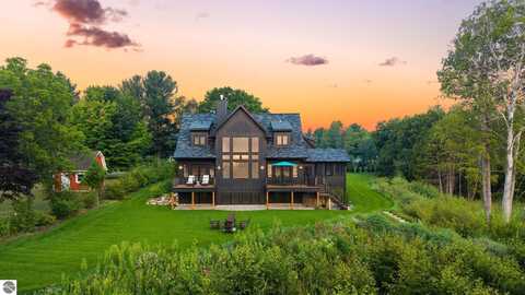 521 S Lake Shore Drive, Lake Leelanau, MI 49653