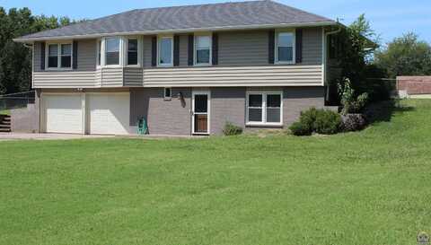 550 NW 58th St, Topeka, KS 66617