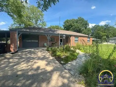 4600 SW 9th St, Topeka, KS 66606