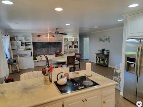 1005 W Jackson, Clarksville, TX 75426