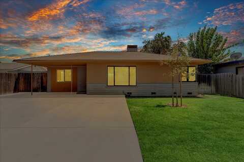 1807 N 11th Avenue, Hanford, CA 93230