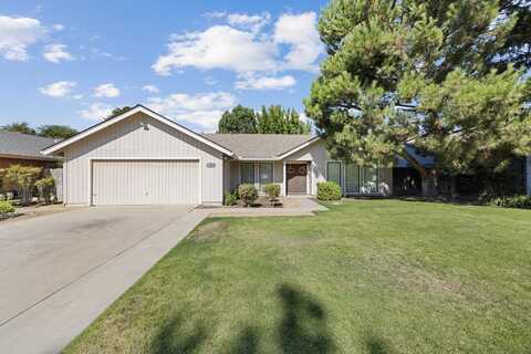 1449 N Newton Drive, Dinuba, CA 93618