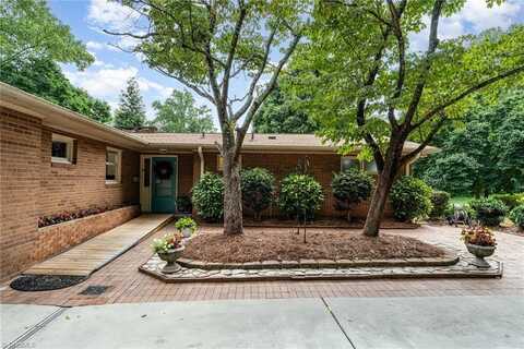 621 Quarterstaff Road, Winston Salem, NC 27104