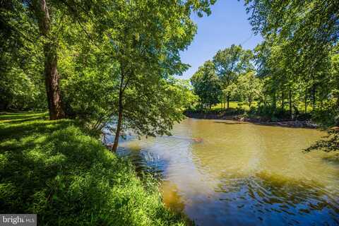 500 CRICKET DRIVE, PAW PAW, WV 25434