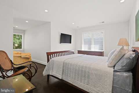 8628 SNOWHILL COURT, POTOMAC, MD 20854