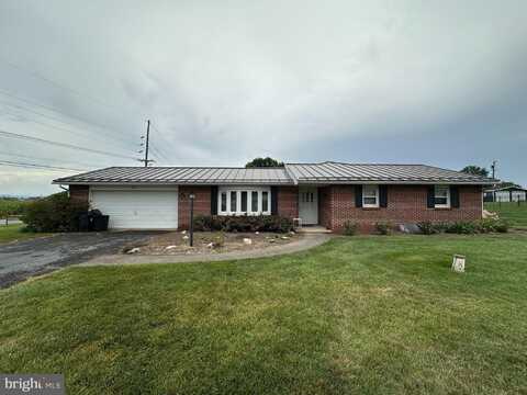 711 LEE DRIVE, GREENCASTLE, PA 17225