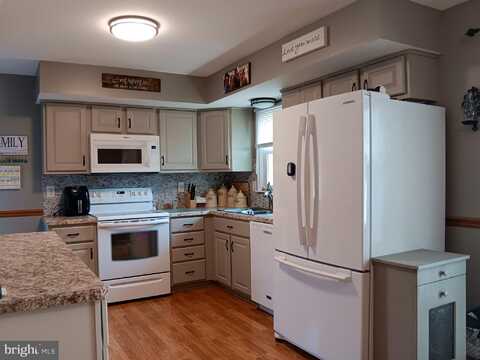 603 LEININGER AVENUE, MOHNTON, PA 19540
