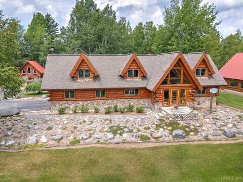 8596 W US 2, Manistique, MI 49854