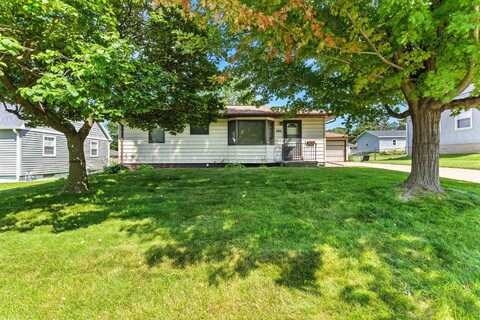 2349 Pelican Road, Waterloo, IA 50701