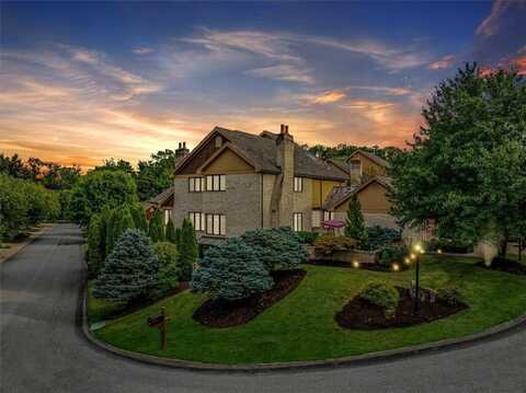 134 Village Ct, St Clair, PA 15241