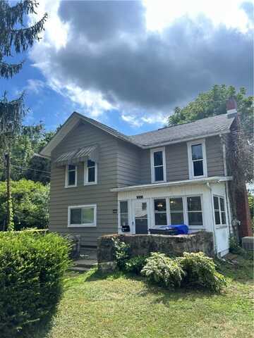 512 Elm St, Slippery Rock, PA 16057