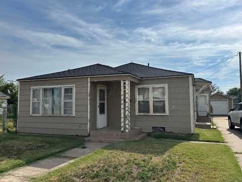 817 Binkley Avenue, Dumas, TX 79029