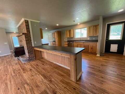10167 Fishback RD, Gravette, AR 72736