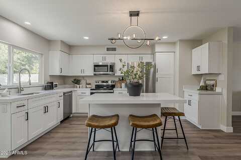 2136 W PORTOBELLO Avenue, Mesa, AZ 85202