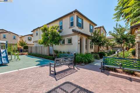 1513 Sylvia St, Hayward, CA 94545