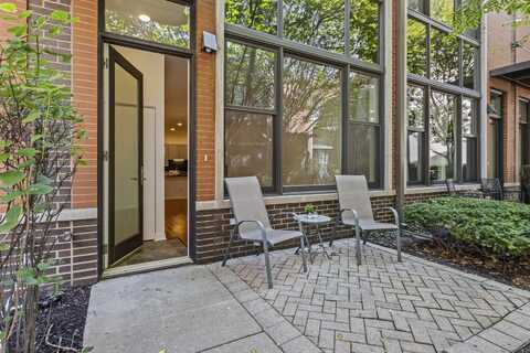 954 N. Crosby Street, Chicago, IL 60610