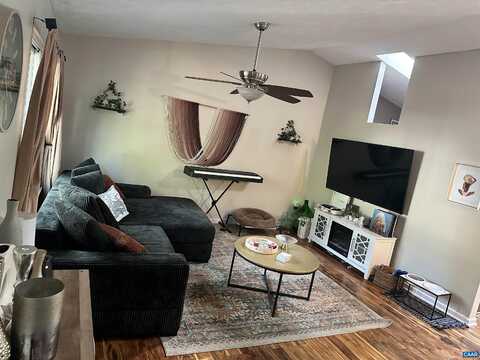 2 SHERWOOD DR, PALMYRA, VA 22963