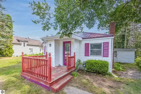 705 LESTER STREET, CADILLAC, MI 49601