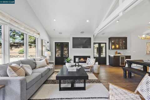 10 Albo Ct, Orinda, CA 94563