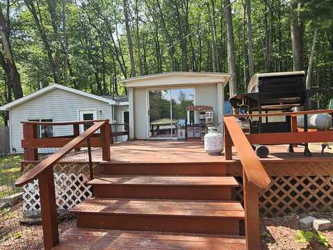 632 Pine, Harrison, MI 48625