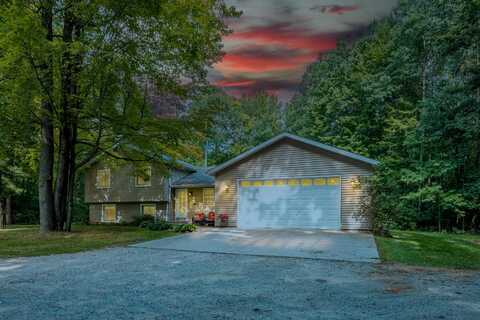 1124 Wiggins Lake, Gladwin, MI 48624