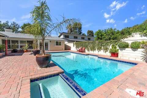23264 Calvert St, Woodland Hills, CA 91367