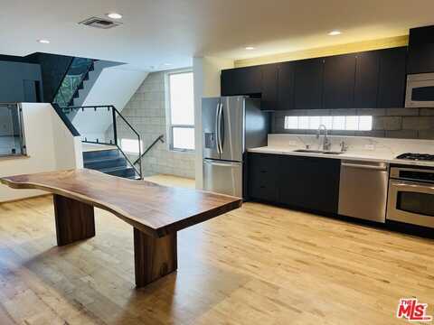 6621 Melrose Ave, Los Angeles, CA 90038