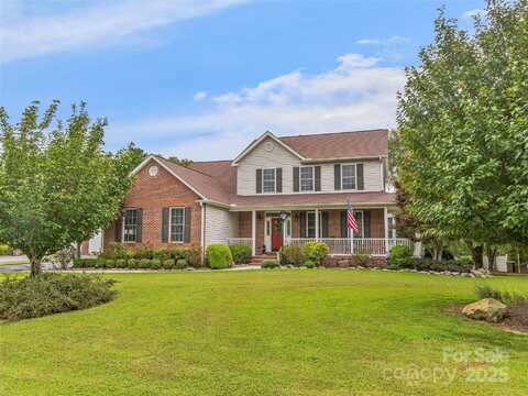 62 Classic Oaks Circle, Hendersonville, NC 28792