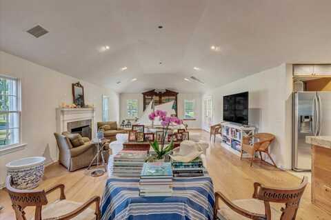 1801 S Drakestone Avenue, Nichols Hills, OK 73120
