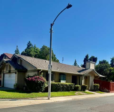 461 Alluvial Avenue E, Fresno, CA 93720