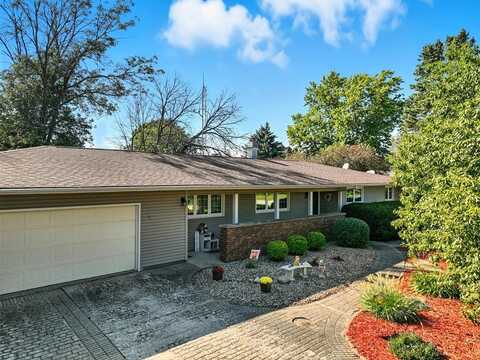 720 Summit Ave, Farnhamville, IA 50538
