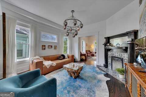 937 Austin, Atlanta, GA 30307