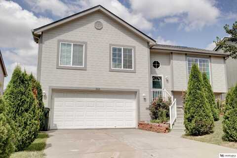 7420 Hanover Street, Omaha, NE 68122