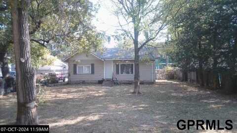 2240 S 13 Street, Lincoln, NE 68502