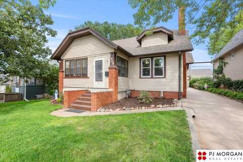 905 S 42 Street, Omaha, NE 68105