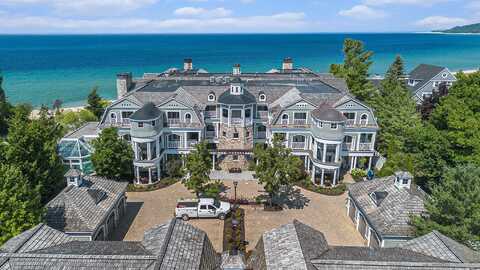 5707 S Lake Street, Glen Arbor, MI 49636