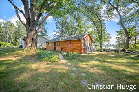 8818 E 128th Street, Sand Lake, MI 49343