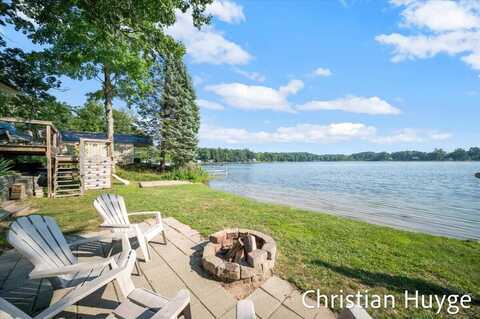 8818 E 128th Street, Sand Lake, MI 49343