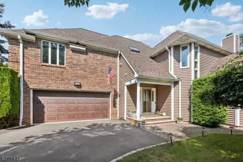 35 Turnberry Rd, Little Falls, NJ 07424