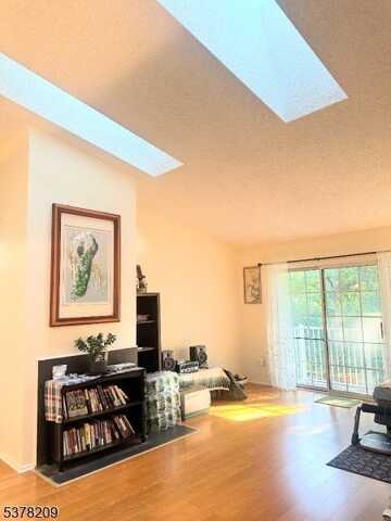 43 Rachel Ct, Franklin, NJ 08823