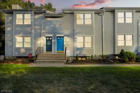 46 Village Dr, Hamburg, NJ 07419