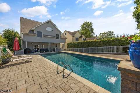 26 1St Ave, Hawthorne, NJ 07506