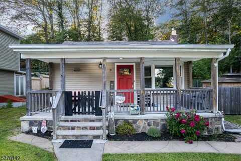 28 Jefferson Trl, Hopatcong, NJ 07843