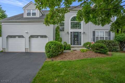 9 Robin Ct, Raritan, NJ 08869