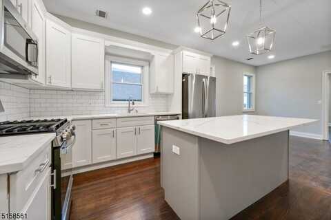 31 Carmer Ave, Belleville, NJ 07109