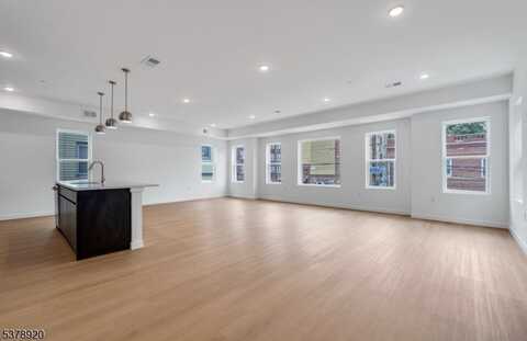 320 Hawthorne Ave, Newark, NJ 07112