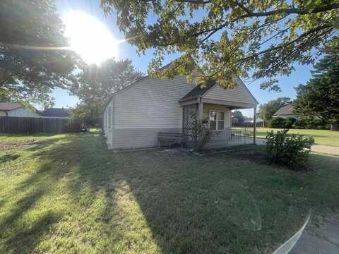 1014 N Maple, Russell, KS 67665