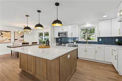 10615 W 90th Street, Overland Park, KS 66204